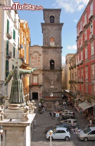 Immagine Edifici nel centro storico di Napoli - © edella / Shutterstock.com
