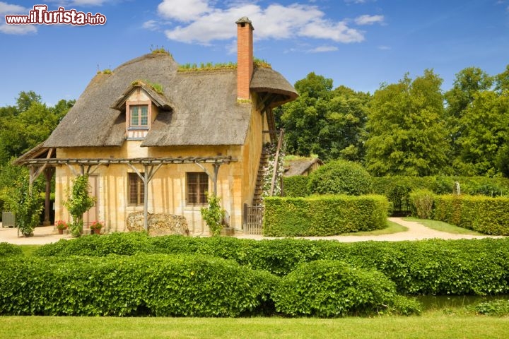 Immagine Edificio nelle Proprietà di Maria Antonietta Castello di Versailles ovest Parigi Francia - © Jose Ignacio Soto / Shutterstock.com