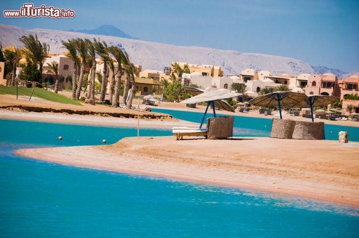 Immagine El Gouna, vacanze nel mare dell'Egitto. Questa località turistica è famosa per le immersioni e si trova sulle coste del Mar Rosso, non distante da Hurghada - © Tawfik Deifalla / Shutterstock.com