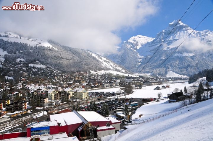 Immagine Sciare a Engelberg, Svizzera -  Le Alpi svizzere di Engelberg offrono agli appassionati di sci e sport estremi un'ampia gamma di attività fra cui scegliere. Dalle discese per esperti ospitate in tutto il comprensorio sino alle piste da fondo come a Laub e Steinberg, quest'area della Svizzera permette di avventurarsi in tutta sicurezza alla scoperta dei divertimenti sportivi © Richard Cavalleri / Shutterstock.com