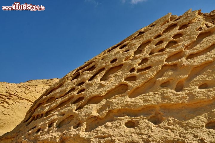 Immagine Erosioni eoliche nel deserto dell'Egitto: siamo a Wadi al-Hitan, la valle delle Balene - In collaborazione con I Viaggi di Maurizio Levi
