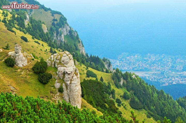 Immagine Estate a Sinaia, trekking sui monti Carpazi della Transilvania (Romania) - © Tatiana Volgutova / Shutterstock.com