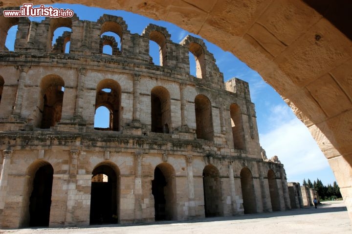 Immagine Esterno dell'Anfiteatro romano di El Jem, uno dei siti UNESCO della Tunisia shutterstock - © PavleMarjanovic / Shutterstock.com