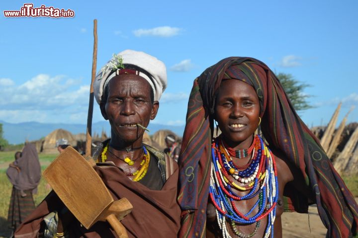 Immagine Etnia Arbore in Etiopia: un uomo e una donna di questo piccolo gruppo etnico che per tradizione pratica il commercio.