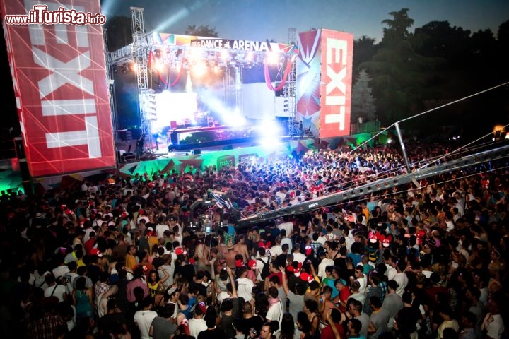 Immagine Exit Festival, il famoso appuntamento di Novi Sad, una delle città più dinamiche e giovani della Serbia - © Nikola Spasenoski / Shutterstock.com