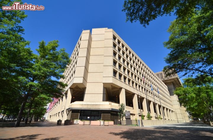 Immagine FBI Building, l'edificio della Polizia Federale si trova in Pennsylvania street a Washington DC - © Orhan Cam / Shutterstock.com