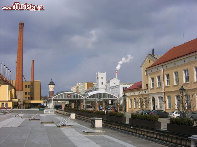 Immagine Fabbrica di birra a Pilsen, la città dove fu prodotta per la prima volta l'omonima birra - © city100 / Shutterstock.com