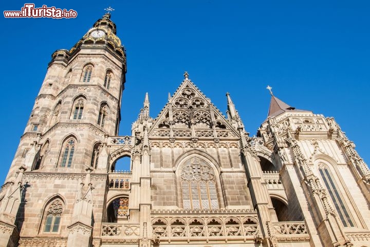 Immagine La facciata della Cattedrale di Santa Elisabetta a Kosice, Slovacchia. E' ricordata come la cattedrale gotica più ad oriente in Europa - © Mariia Golovianko / Shutterstock.com