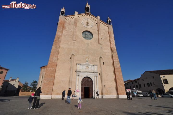 Immagine La facciata del Duomo di Montagnana, costruzione gotica dedicata a Santa Maria Assunta