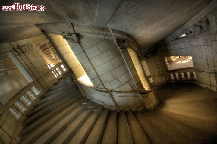 Immagine La famosa scala a elica del Castello di Chambord, che pare essere stata progettata da Leonardo da Vinci. Valle della Loira, Francia - © Ioan Panaite / Shutterstock.com