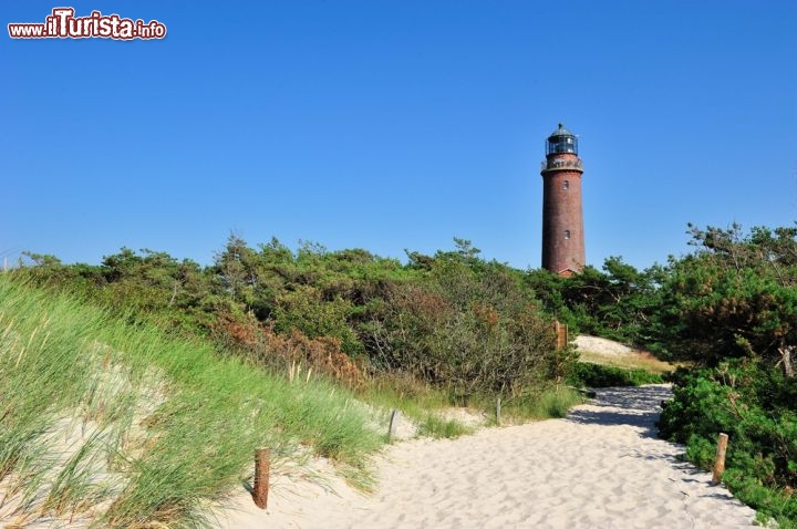 Immagine Il Faro dell'isola di Darss, sulla costa del Land Meclemburgo-Pomerania nel nord della Germania - © clearlens / Shutterstock.com