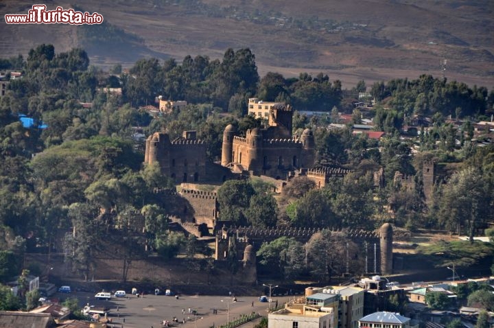 Immagine Fasil Ghebbi: la Royal Enclosuere di Gondar vista dalla montagna di Goha dove si trova l'ominimo hotel