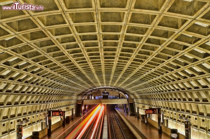 Immagine La fermata Smithsonian della Metropolitana di Washington DC, USA - © Shu-Hung Liu / Shutterstock.com