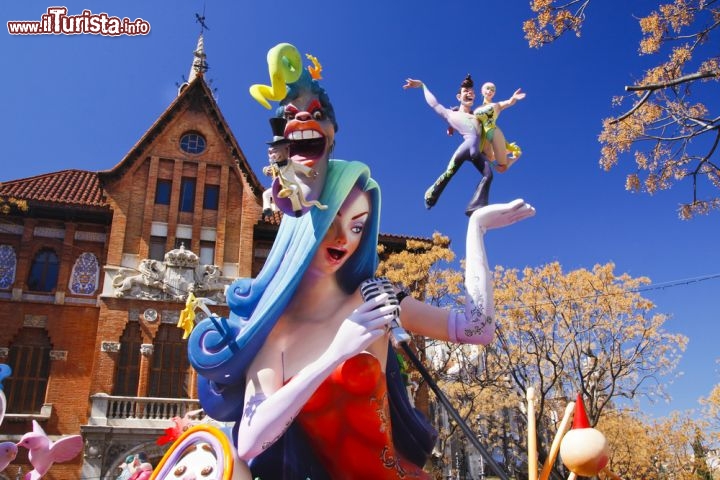 Immagine Festa di primavera a Valencia Las Fallas - © Matej Kastelic / Shutterstock.com