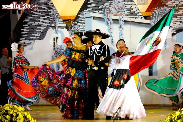 Immagine Festival internazionale Alberobello Trulli Puglia 17769811 - © Valeria73 / Shutterstock.com