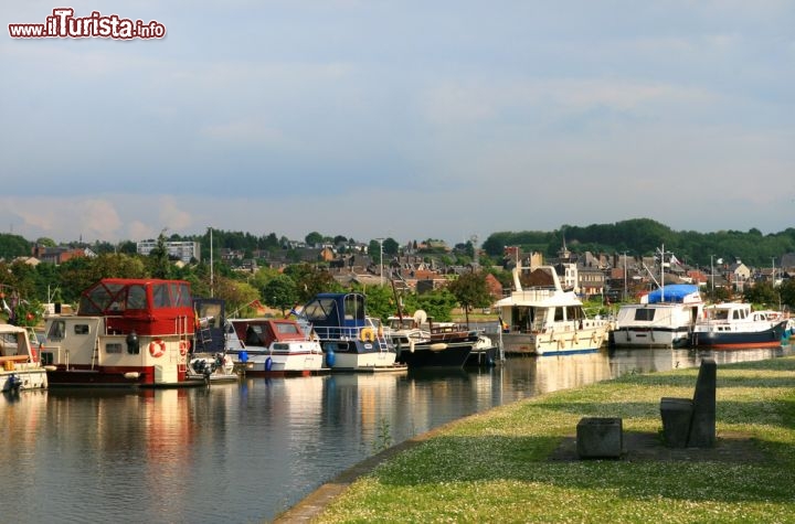 Immagine La riva del fiume Mosa nella città di Liegi in Belgio - © anna dorobek / Shutterstock.com