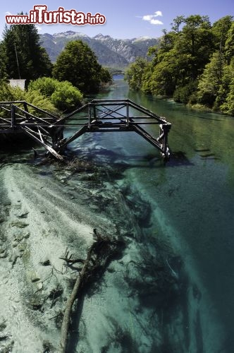 Immagine Fiume sulle Ande delle Patagonia Argentina, non lontano da Villa La Angostura - © Martin Balo / Shutterstock.com