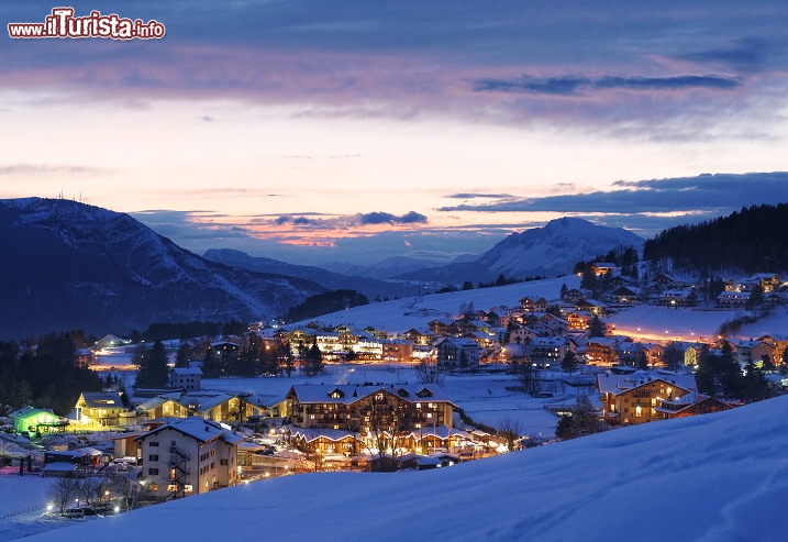 Immagine Folgaria in inverno fotografata alla sera - © mircophoto / Folgariaski.com