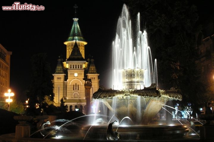 Immagine La fontana della piazza centrale di Timisoara (Piaţa Unirii)  - © Sandra Kemppainen / Shutterstock.com