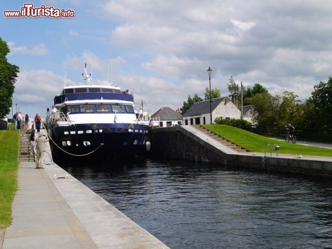 Immagine Fort William, Scozia: le chiuse di Neptune Staircase nelle Highlands.