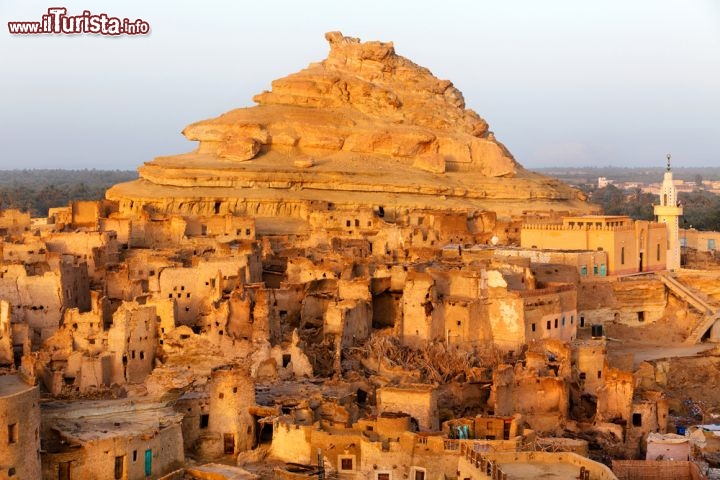 Immagine Fortezza di Shali, nel cuore della Oasi di Siwa in Egitto - © Nickolay Vinokurov / Shutterstock.com