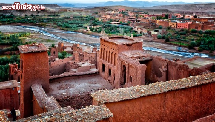 Immagine Le fortificazioni in terra del Ksar di Ait Benhaddou in Marocco - © cdrin / Shutterstock.com