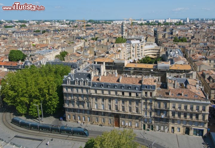 Immagine Foto del Panorama del centro di Bordeaux in Francia - © javarman / Shutterstock.com
