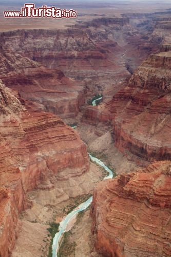 Immagine Foto da tour aereo sopra il fiume Colorado, nel Grand Canyon dell'Arizona negli USA - © B.S.Karan / Shutterstock.com