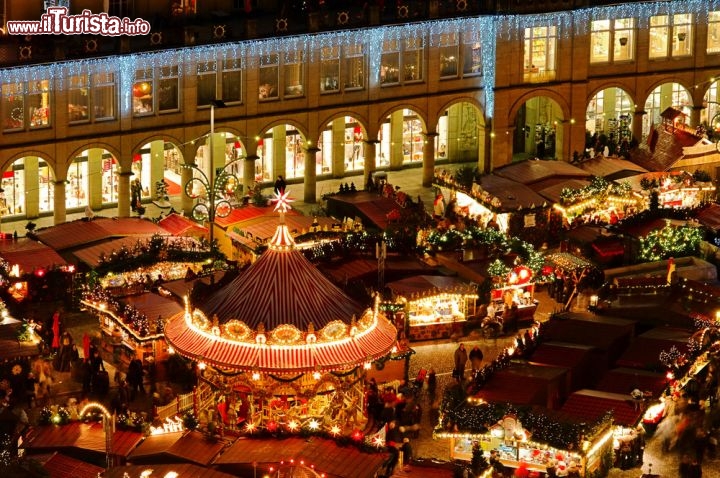 Immagine Fotografia dei Mercatini di natale a Dresda, che si svolgono durante l'Avvento in Germania - © LianeM / Shutterstock.com