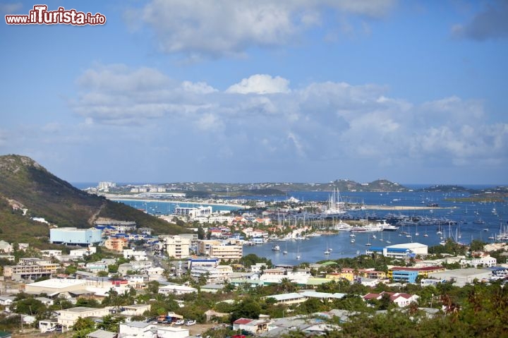 Immagine La baia di Marigot, nella parte francese di Saint Martin - © John Wollwerth / Shutterstock.com