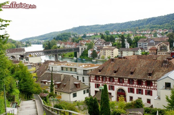 Immagine Il centro di Sciaffusa (Schaffhausen) circondato dalla natura della Svizzera settentrionale - © Jitchanamont / Shutterstock.com