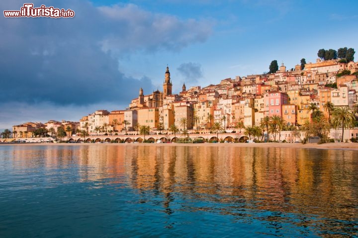 Immagine Fotografia della bella spiaggia di Mentone in Francia - © Martin M303 / Shutterstock.com