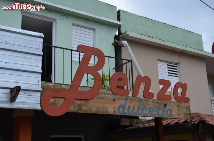 Immagine La pasticceria di Dona Benza Gutierrez a Costanza, famosa per i suoi "dulces de coco", realizzati miscelando latte in polvere e farina di cocco. Ma la ricetta è segreta.