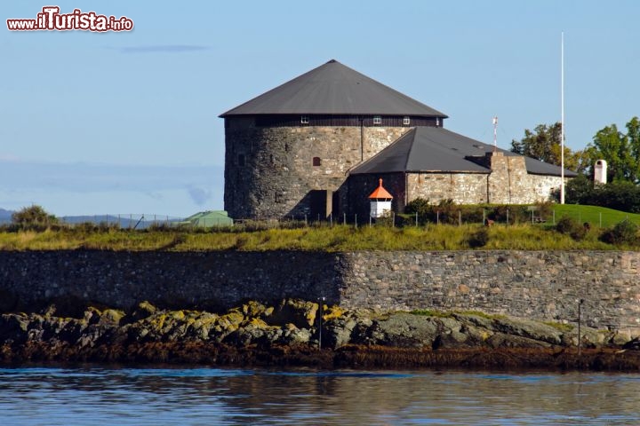 Immagine Fotografia dell'isola di Munkholmen, che si trova vicino a Trondheim in Norvegia - © Borg Enders / Shutterstock.com