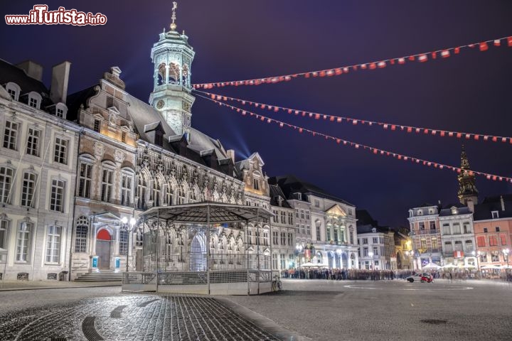 Immagine La piazza centrale Mons, in Belgio - © Anibal Trejo / Shutterstock.com