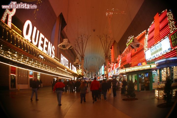 Immagine Freemont Street, la famosa strada di Las Vegas - © Inggita Notosusanto / Shutterstock.com