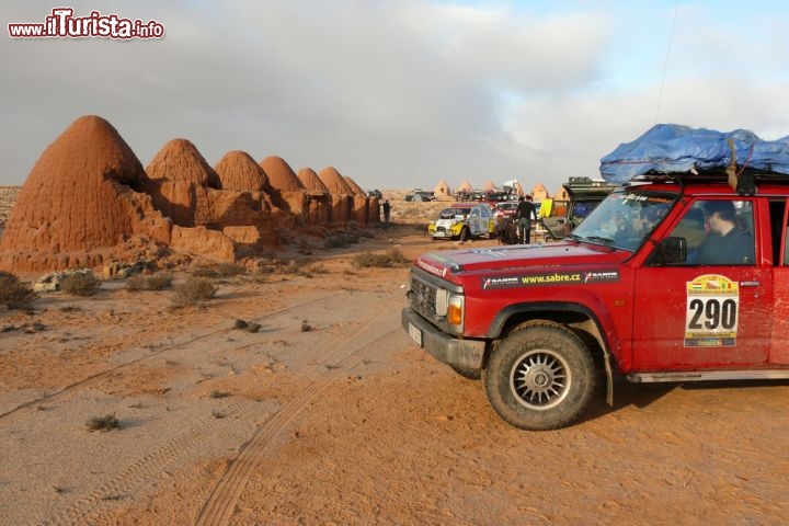 Immagine Fuoristrada durante una competizione nel deserto di Tan-Tan in Marocco - © Lukas Hlavac / Shutterstock.com