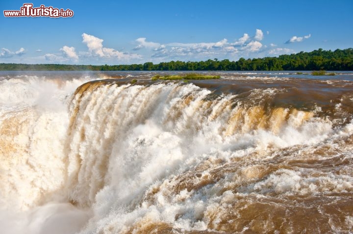 Immagine Garganta del Diablo il punto piu spettacolare delle cascate dell'Iguassu, rimane sul lato Argentino - © Pablo H Caridad / Shutterstock.com