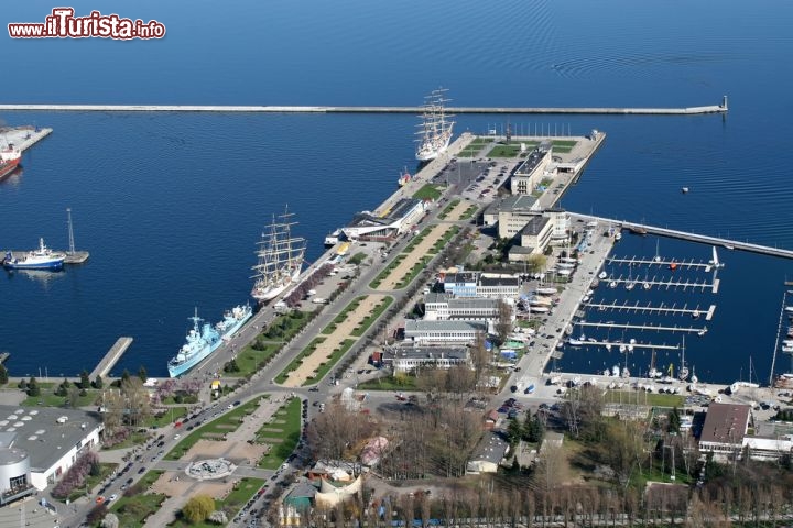 Immagine Gdynia: vista aerea del porto - © Kamil Macniak / Shutterstock.com