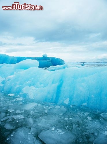 Immagine Ghiaccio Azzuro dentro alla Laguna San Rafael in Patagonia (Cile) - © AISPIX by Image Source / Shutterstock.com