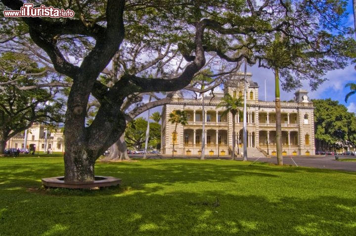 Immagine Giardini della Corte Suprema delle Hawaii, a Honolulu  - © Gary Gilardi / Shutterstock.com