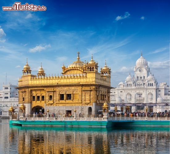 Immagine Golden Temple, il Tempio d'Oro di Amristar, nello stato del Punjab in India - © f9photos / Shutterstock.com