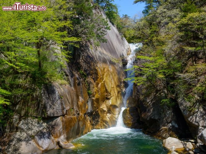Immagine Le gole di Shosenkyo si trovano nella prefettura di Yamanashi, regione di Chubu in  Giappone - © Scirocco340 / Shutterstock.com