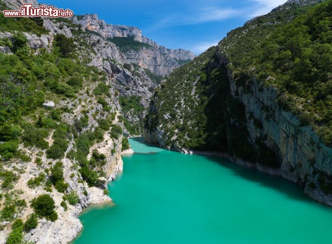 Immagine Le Gorges du Verdon, il canyon più spettacolare dell'Europa, si trova vicino a Moustiers Sainte Marie in Provenza - © Jack Jelly / shutterstock.com