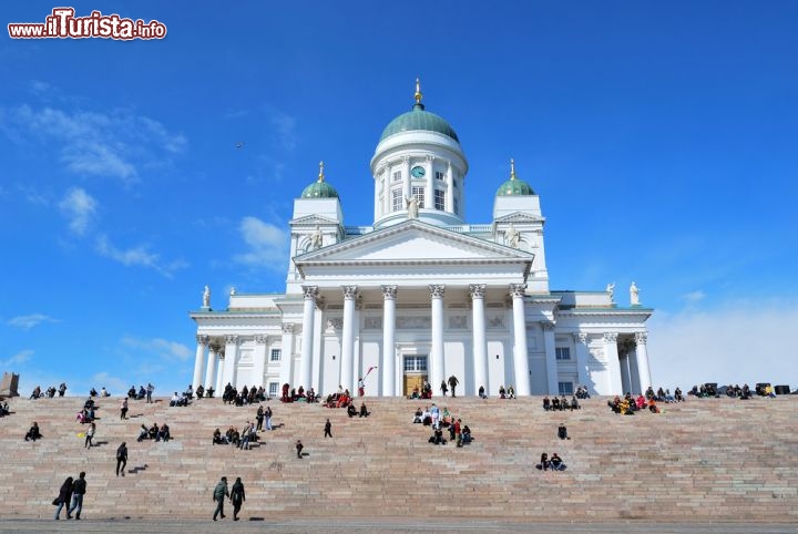 Immagine La grande gradinata della Cattedrale di Helsinki, la capitale della Finlandia  - © Estea / Shutterstock.com