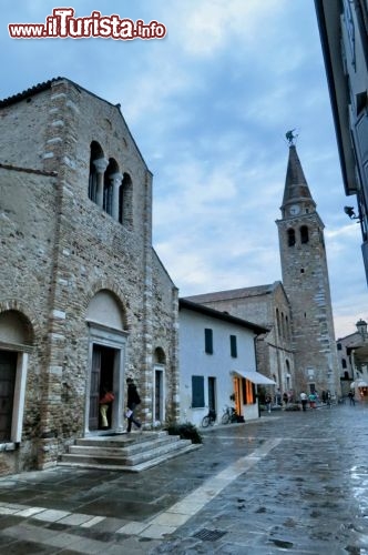 Immagine Una piazza a Grado, nel centro storico della città
