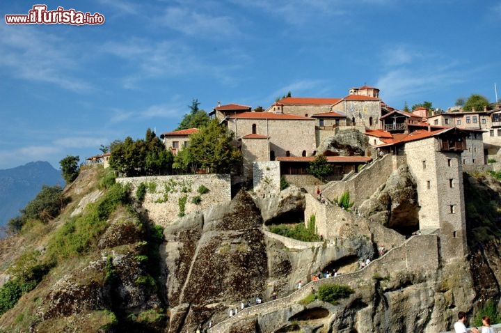 Immagine Il Grande Monastero di Meteora, consacrato alla Trasfigurazione di Cristo, si trova in cima ad un cocuzzolo delle celebri montagne della Tessaglia (Grecia) - © Diletta Mercatali