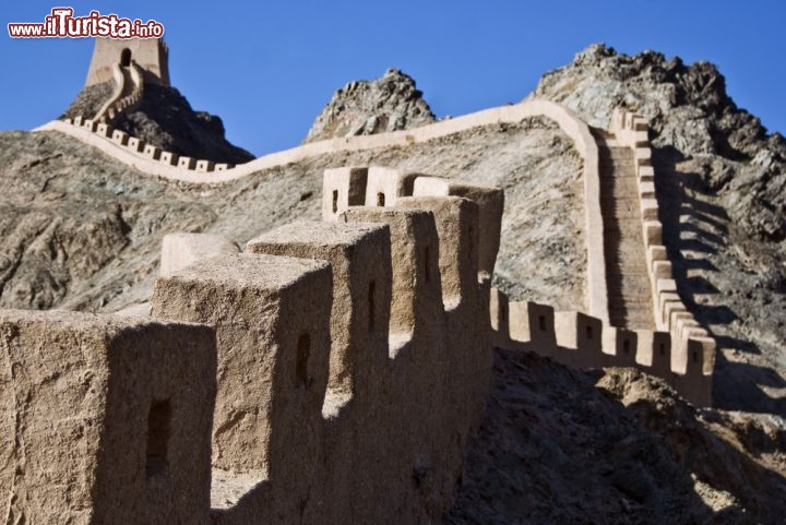 Immagine La Grande Muraglia Sospesa: questo  tratto, il più occidentale del muro, si trova a nord-ovest di Jiayuguan in Cina - © Anthon Jackson / Shutterstock.com