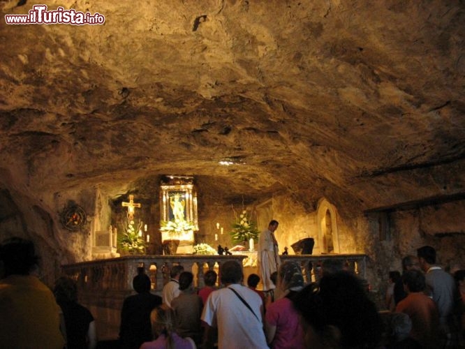 Immagine Grotta di San Michele Arcangelo sotto al Santuario omonimo