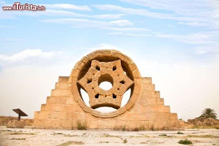 Immagine L'ingresso allo Hisham Palace: la visita allo storico palazzo di Gerico, Palestina - © Aleksandar Todorovic / Shutterstock.com